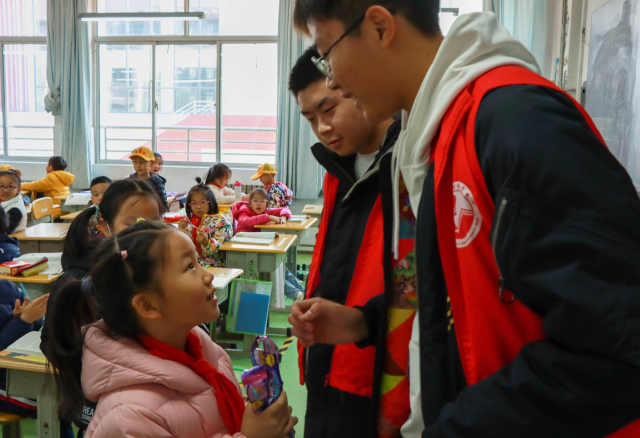 中石大志愿者.jpg 中石大志愿者.jpg