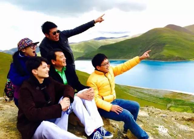 葉小鋼與學(xué)生赴西藏.jpg 葉小鋼與學(xué)生赴西藏.jpg