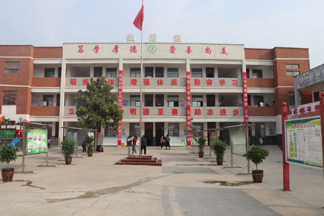 3 嶄新的教學樓。（高玉瑩  攝）.JPG