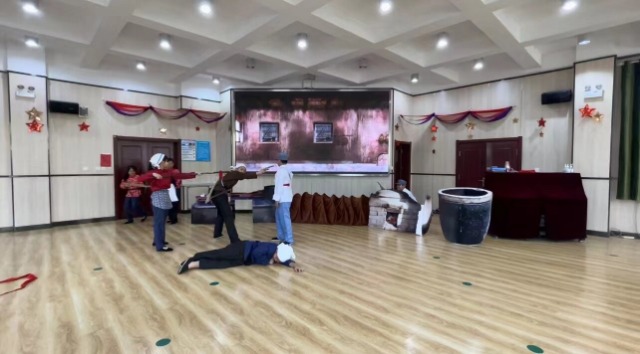 東西路小學(xué)同學(xué)表演《地道戰(zhàn)》2_proc.jpg 東西路小學(xué)同學(xué)表演《地道戰(zhàn)》2_proc.jpg