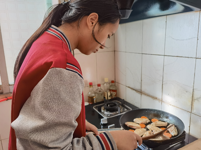 家務(wù)勞動(dòng).png 家務(wù)勞動(dòng).png