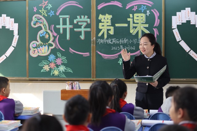 局長開講“開學(xué)第一課”(2).jpg 局長開講“開學(xué)第一課”(2).jpg