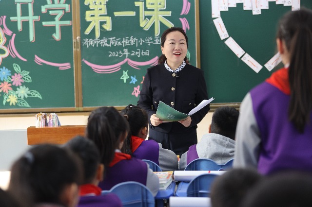 局長開講“開學(xué)第一課”(1).jpg 局長開講“開學(xué)第一課”(1).jpg