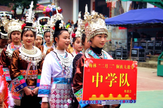 二月二梅林中學(xué)侗族大歌隊(duì)現(xiàn)場(chǎng)活動(dòng)圖2.jpg 二月二梅林中學(xué)侗族大歌隊(duì)現(xiàn)場(chǎng)活動(dòng)圖2.jpg