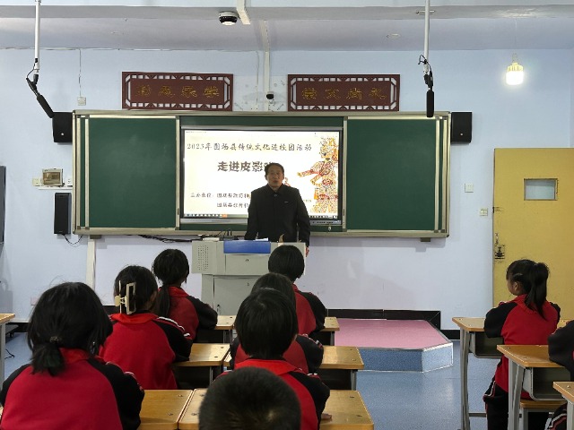 非遺傳承人講課.JPG 非遺傳承人講課.JPG