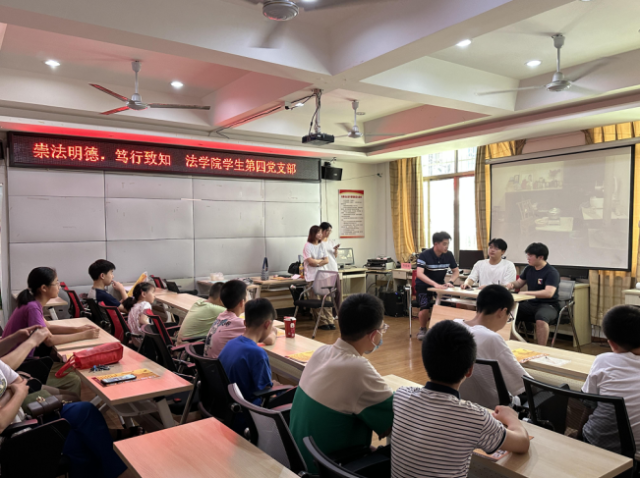 普法情景劇演繹 學(xué)校供圖1.png 普法情景劇演繹 學(xué)校供圖1.png