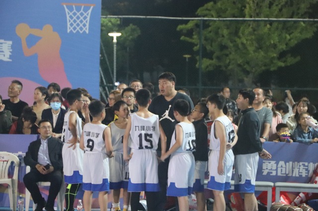 寧波北侖區(qū)中小學(xué)生籃球超級聯(lián)賽現(xiàn)場 北侖區(qū)教育局供圖.jpg
