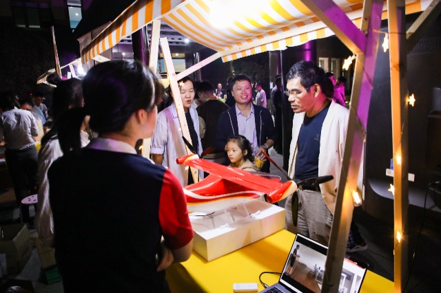 科技之夜嘉年華科普集市 寧波材料所供圖.JPG 科技之夜嘉年華科普集市 寧波材料所供圖.JPG