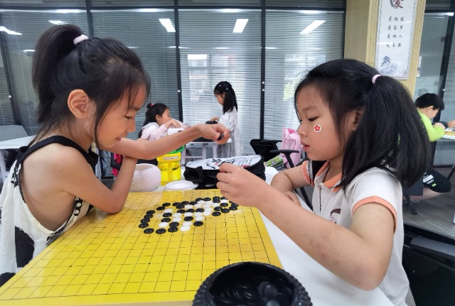 6月28日，羅塘街道關(guān)工委太平社區(qū)校外輔導(dǎo)站開展“七彩之夏”活動（拍攝者：泰州市姜堰區(qū)關(guān)工委 全玉英）.jpg