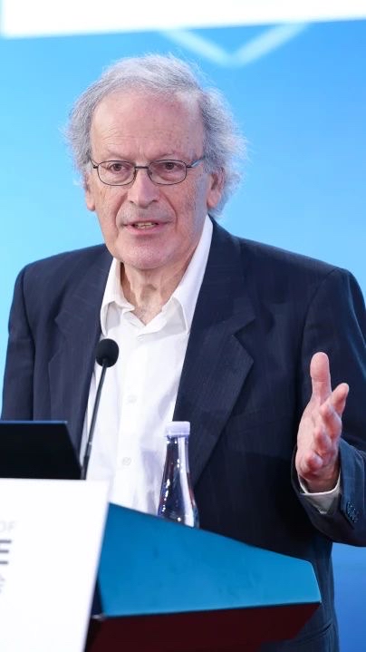 Leslie Valiant教授做演講。學校供圖.jpg