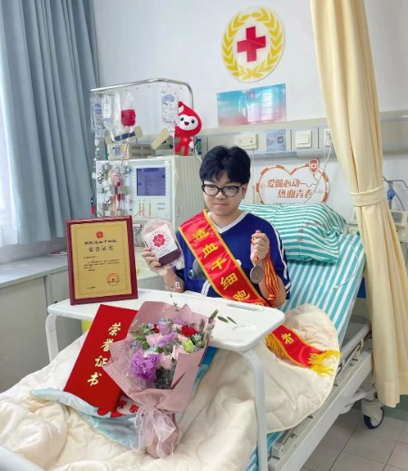 東華大學(xué)碩士生余昊楠成為上海市第655例造血干細(xì)胞捐獻(xiàn)者。楊玉璋 攝