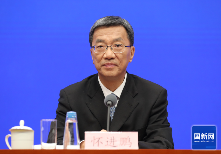 9月26日，國新辦舉行“推動高質量發(fā)展”系列主題新聞發(fā)布會，教育部部長懷進鵬在發(fā)布會上介紹情況并回答記者提問。（徐想 攝）