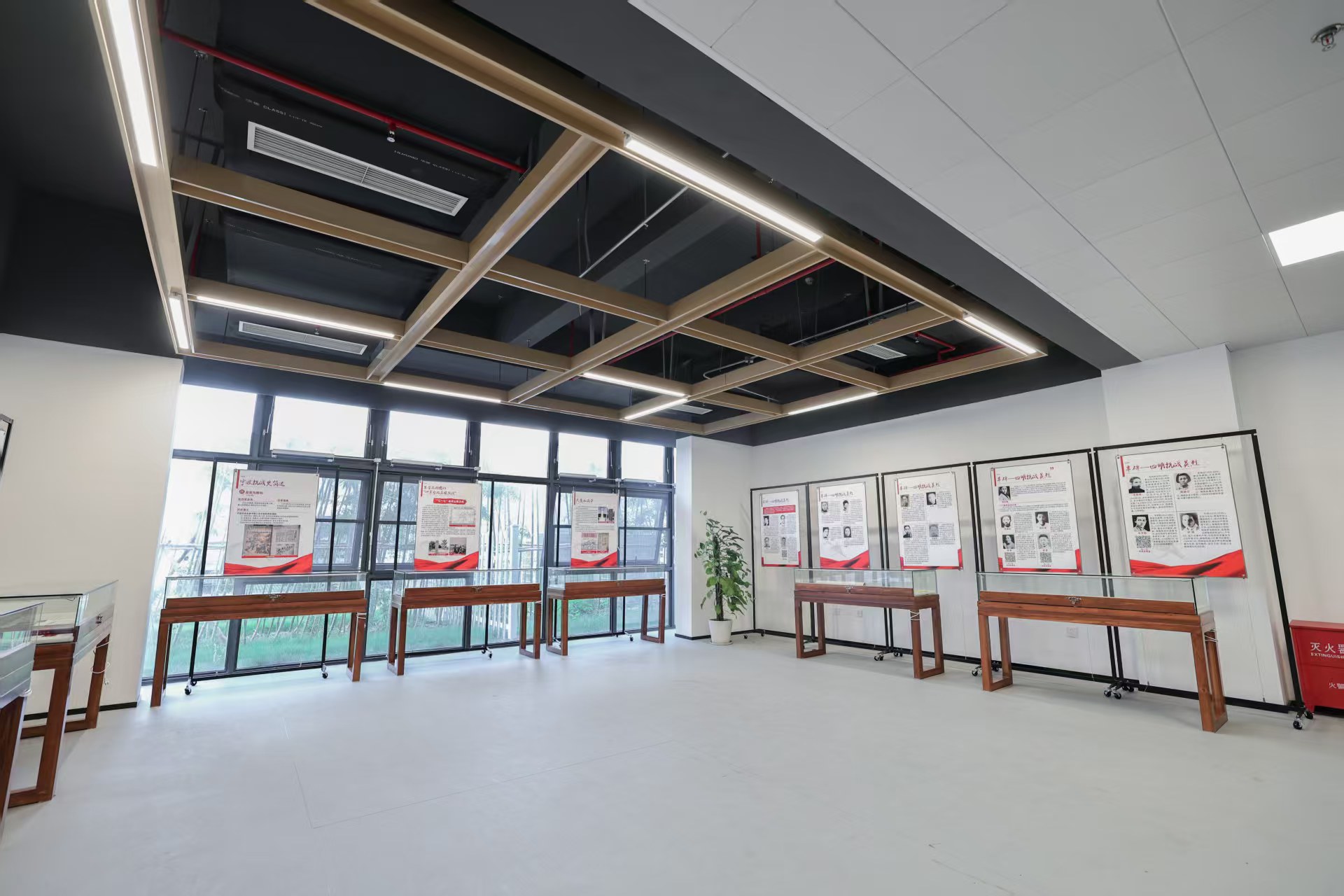 寧波大學(xué)抗戰(zhàn)主題紀(jì)念展館展覽現(xiàn)場(chǎng)  學(xué)校供圖.jpg